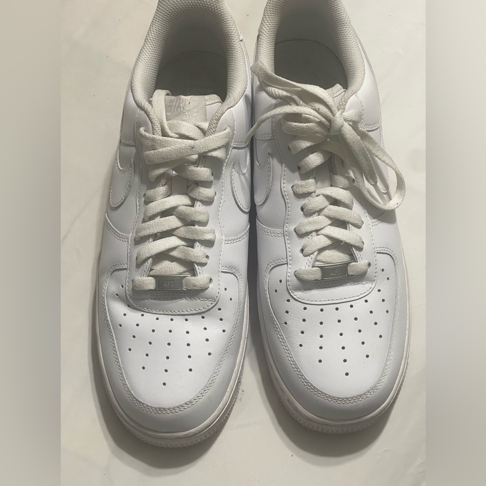 Classic Nike Air Force 1 Low in Triple White